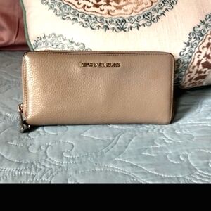 Michael Kors Jet Set Travel Continental Zip Around Leather Wallet Pearl Gray